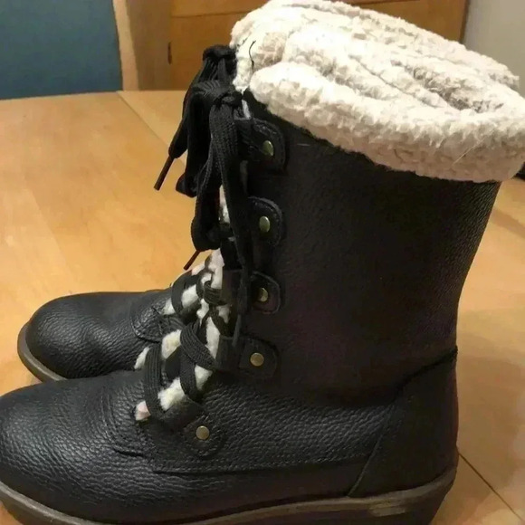 Khombu black leather faux fur lined lace up boots.size 8.5 - Picture 7 of 12
